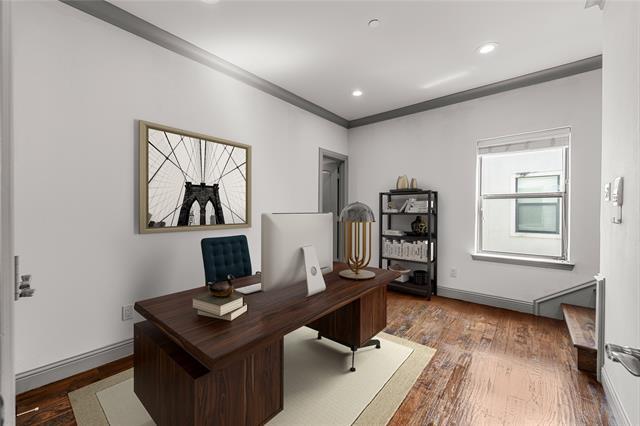 Building Photo - 1021 Pavillion St