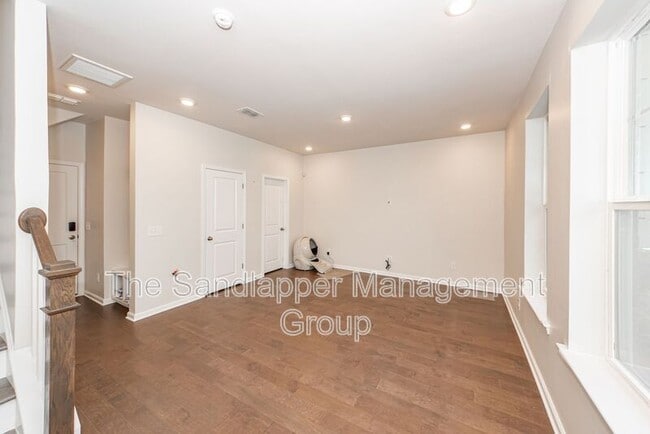 Building Photo - 139 Rowans Creek Dr