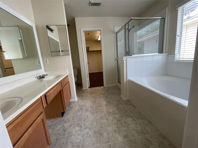 Building Photo - 10439 Falling Rapids Ct