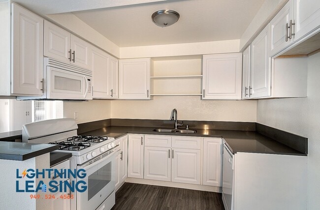 Building Photo - 20324 Saticoy St