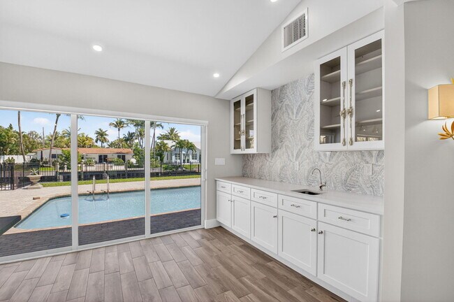 Building Photo - 1254 SW 4th Ct