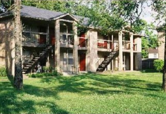 Primary Photo - Royal Oaks Apartments