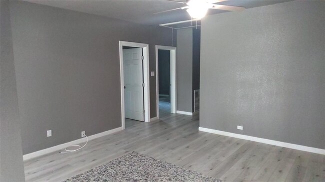 Building Photo - 7366 Meadowbrook Dr