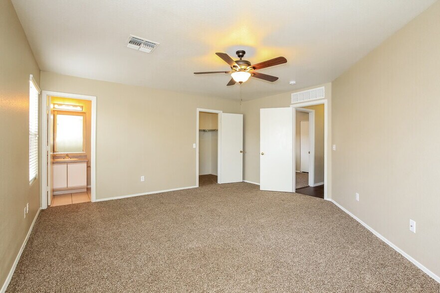 Building Photo - 15830 W Gelding Dr