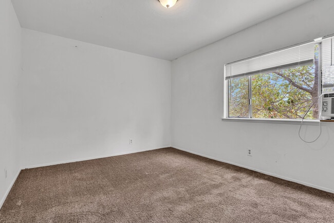 Building Photo - 1338 Homestead Ave
