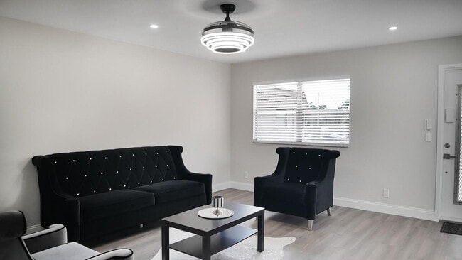 Building Photo - 268 Saxony Cir