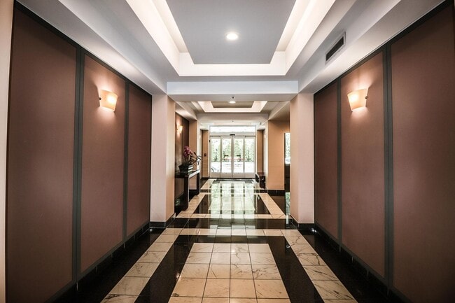 Building Photo - Spacious Jr. 1 Bedroom near Levi's Plaza |...