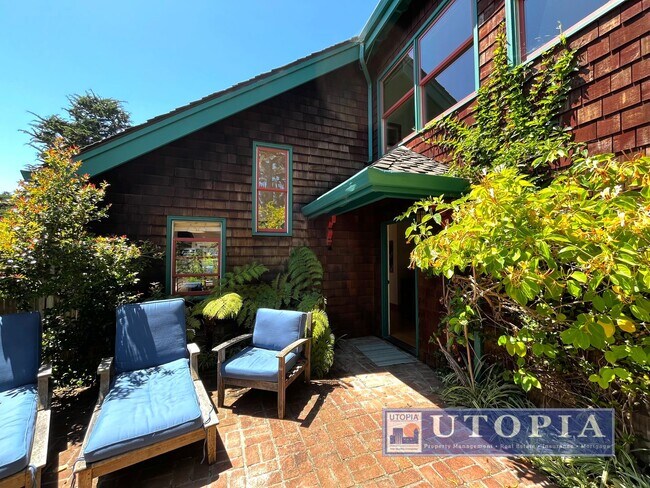 Building Photo - Beautiful, custom finished home in Aptos, ...