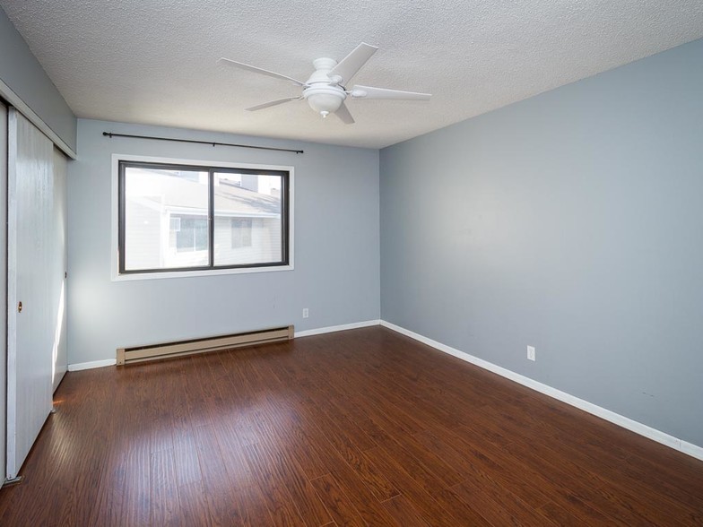 Bedroom - 350 Shelard Pkwy