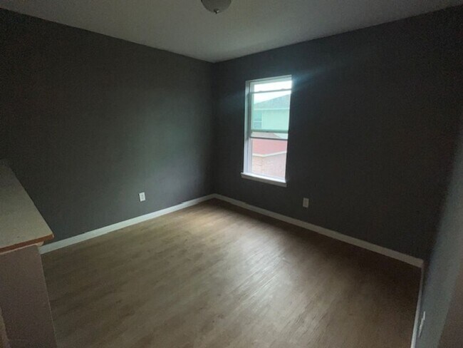 Building Photo - 3303 Toledo Dr