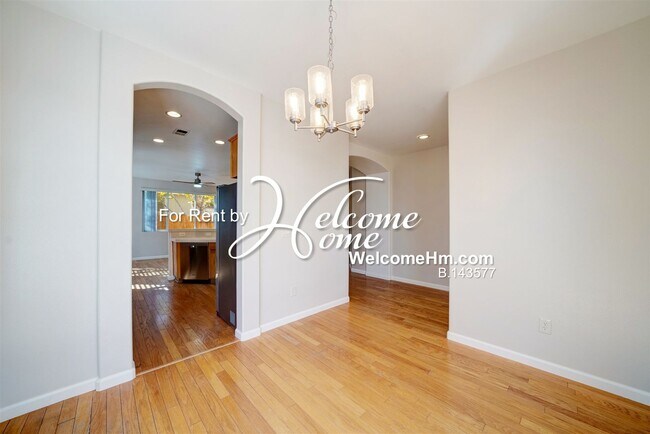 Building Photo - Beautiful Single Story Home In Double Diam...