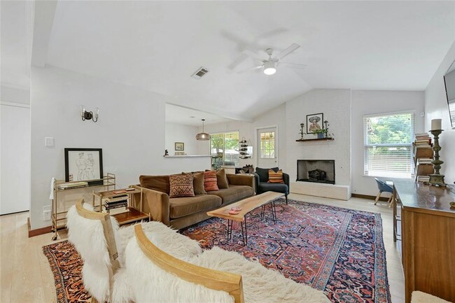 Building Photo - 2301 Village Cir