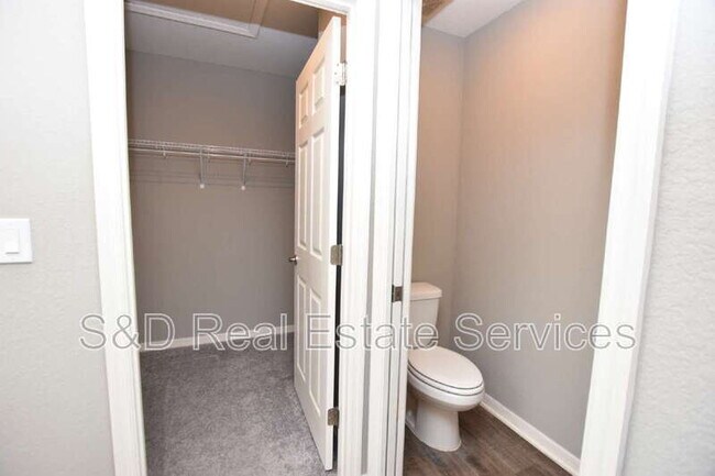 Building Photo - 749 Daphne Dr