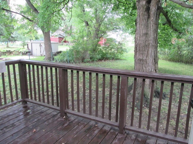 Building Photo - 115 E Montrose St