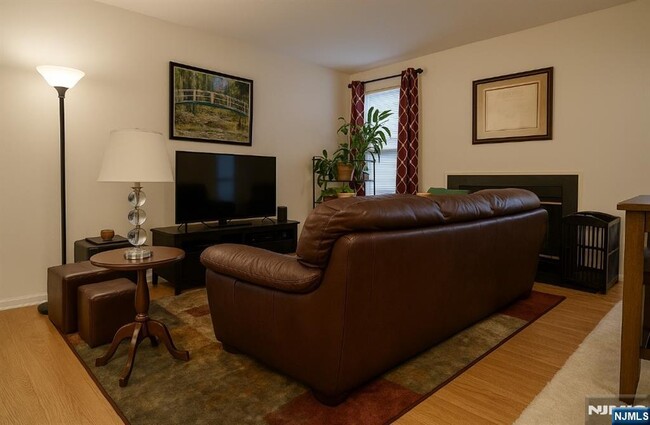 Building Photo - 28 Cliff Dr