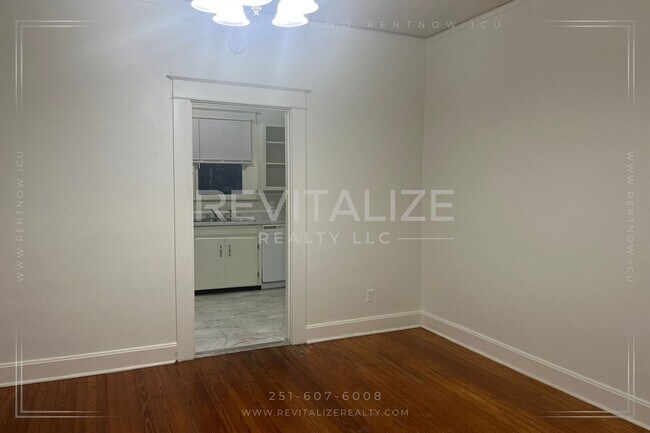 Building Photo - Charming Lower Midtown Cottage