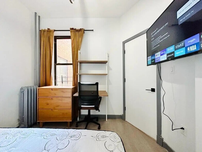 Building Photo - Furnished room/NOT APARTMENT