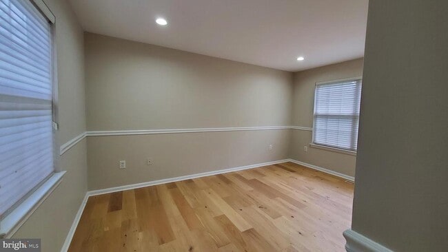 Building Photo - 101 Treymore Ct