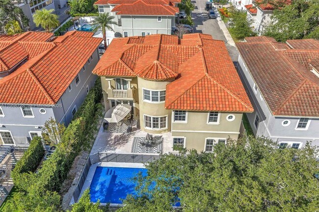 Building Photo - 545 Forest View Cir