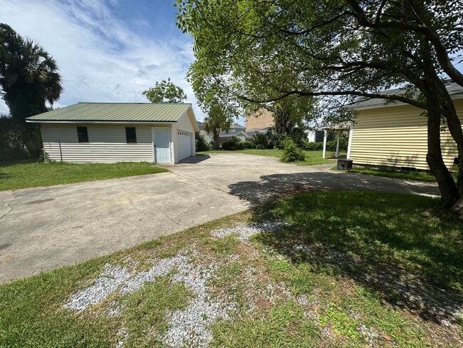 Building Photo - Downtown - Pensacola - 3 bedroom, 2 bathroom