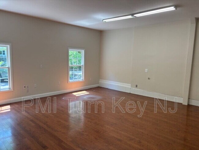 Building Photo - 127 Stockton Ave