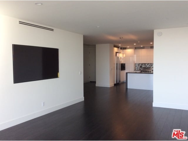 Building Photo - 1100 Alta Loma Rd