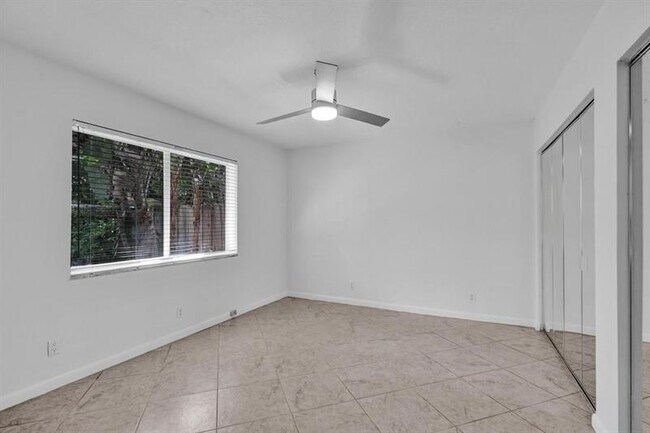 Building Photo - 1418 NE 56th Ct