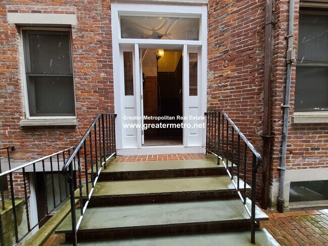 Building Photo - 30 Clark St