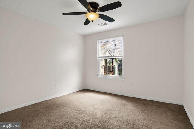 Building Photo - 200 Spring Maiden Ct