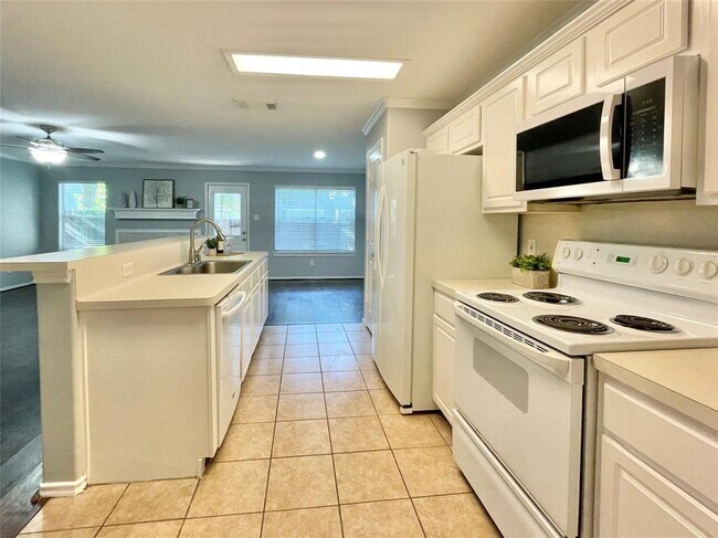 Building Photo - 46 Marble Rock Pl