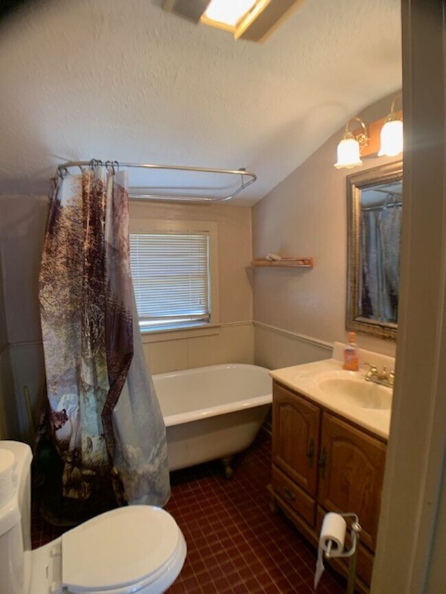 Building Photo - Huge 3 Bedroom OKC - Great Neighborhood
