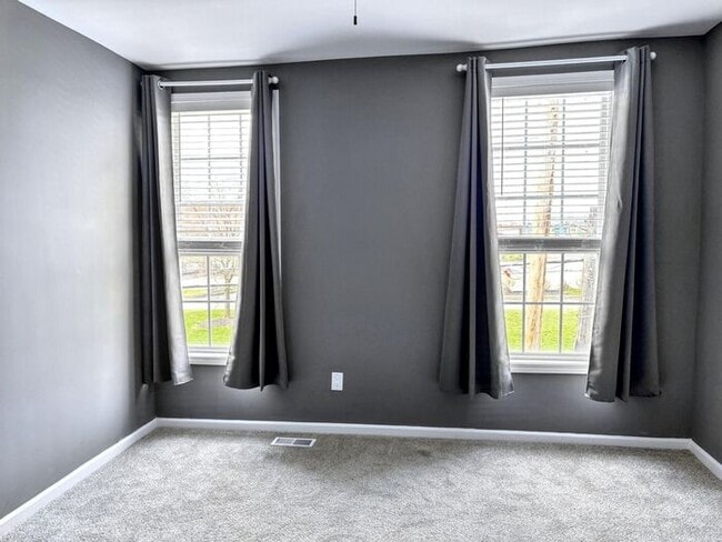 Building Photo - Comfortable 3-Bedroom Home with Garage and...