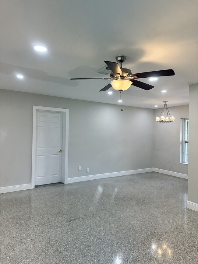 Building Photo - 259 Bloomfield Dr