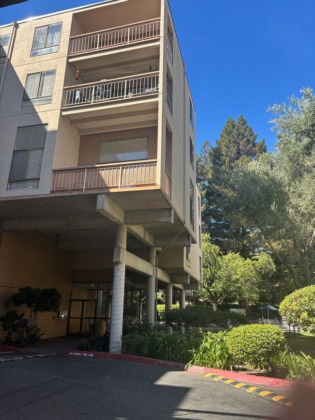 Building Photo - Spacious Upgraded Condo in The Keys – Walnut Creek