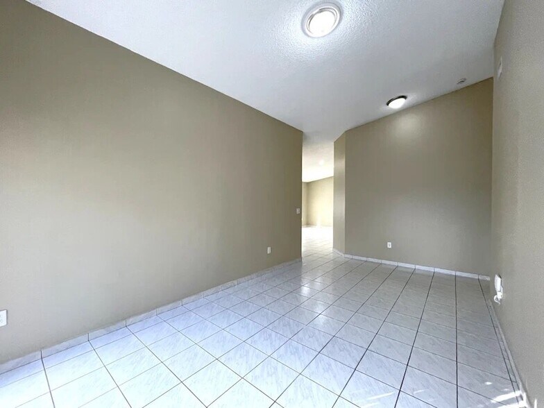 Building Photo - 14206 NE 52nd St