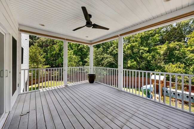 Building Photo - 1939 Chestnut Oak Ln