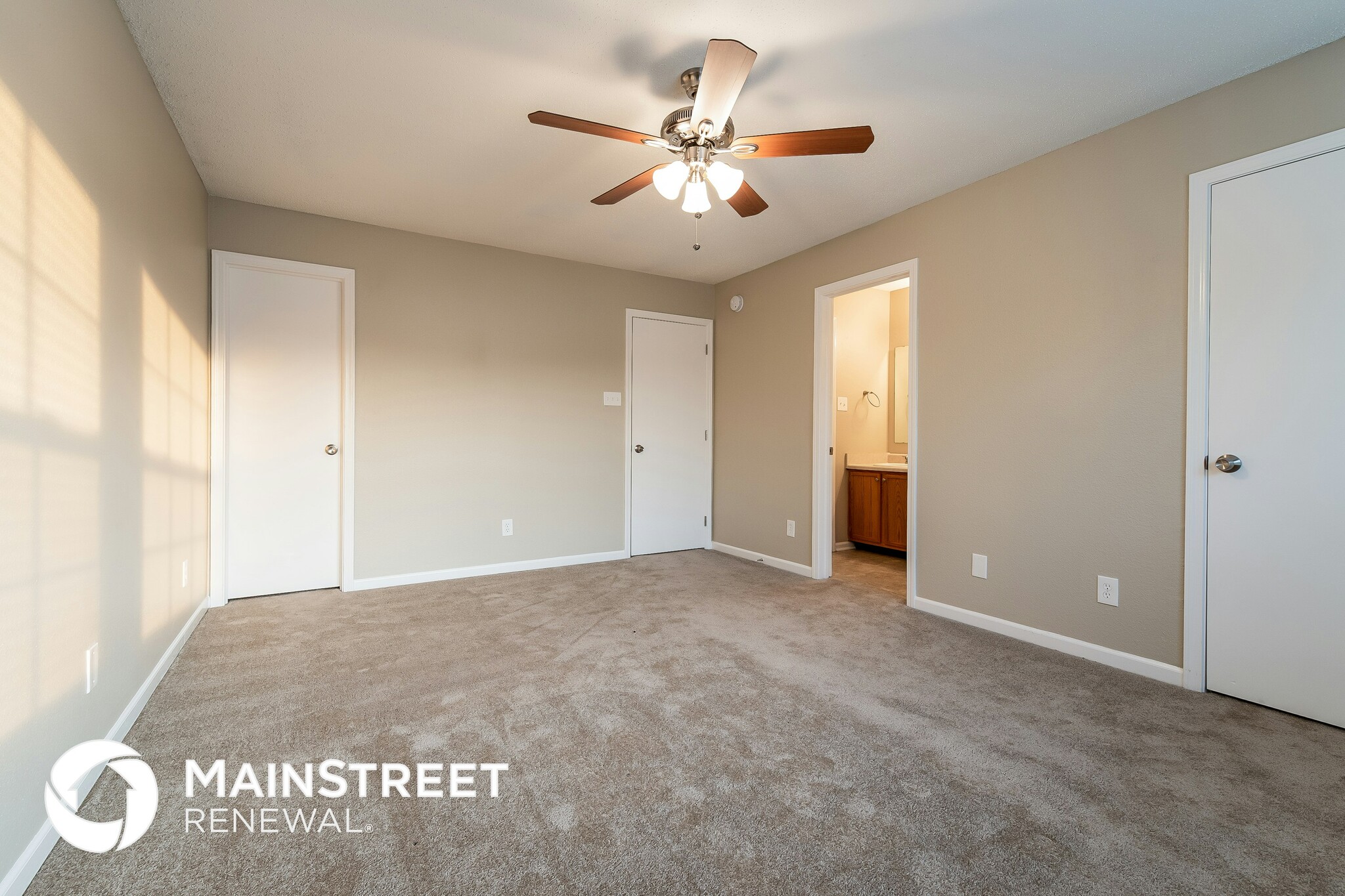 Building Photo - 4549 Connaught Dr E