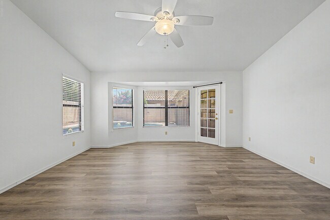 Building Photo - 3103 N Meadow Ln