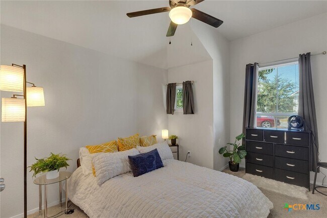 Building Photo - 425 Spiny Lizard Ln