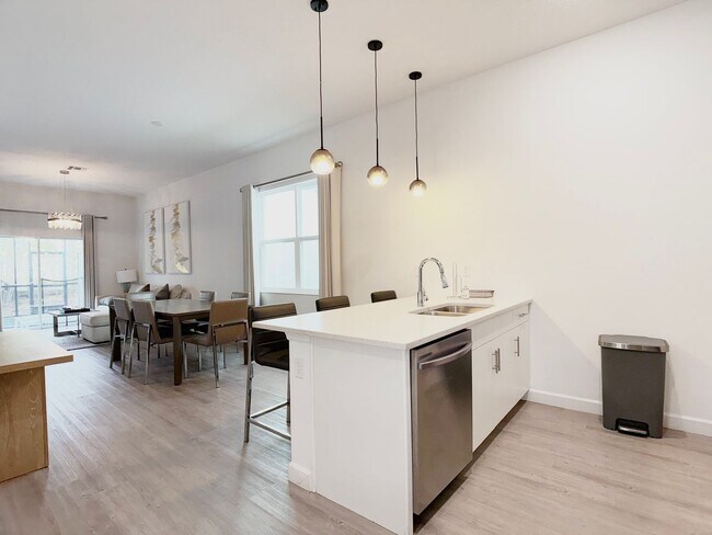 Building Photo - 332 Famagusta Dr