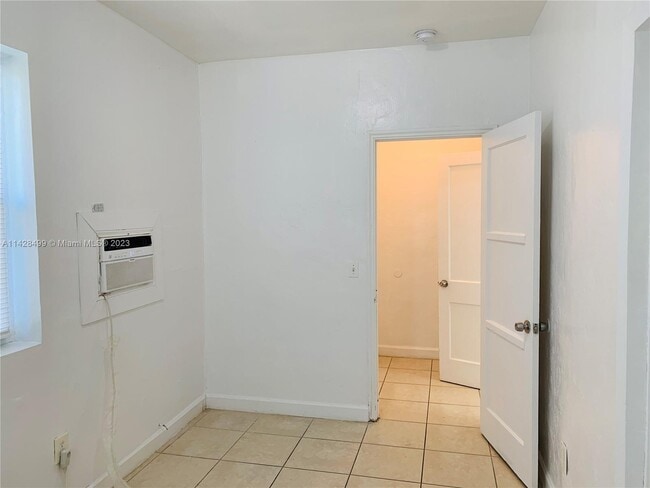 Building Photo - 667 NE 86th St