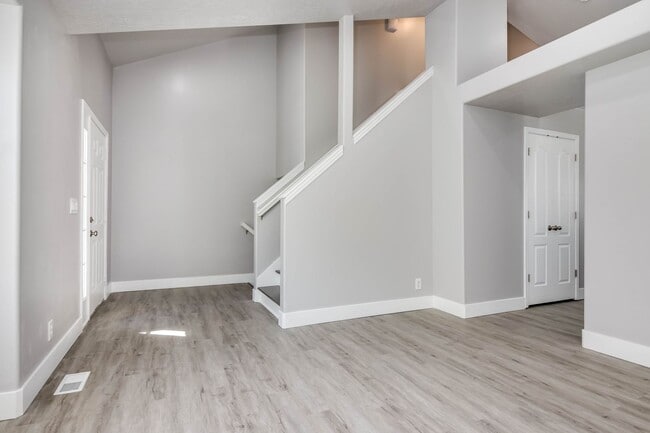 Building Photo - Gorgeous Four Bedroom Home, 2600 sq. ft., ...