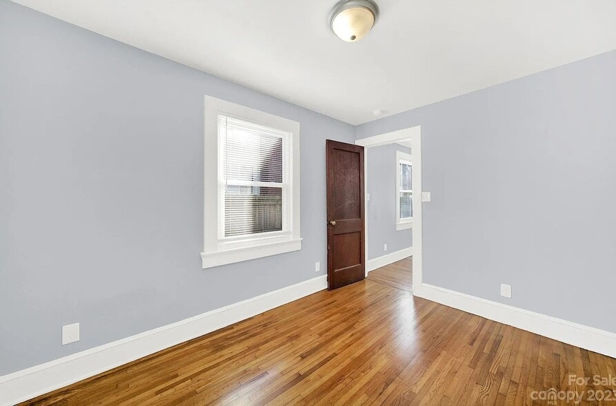 Building Photo - 2212 Edison St