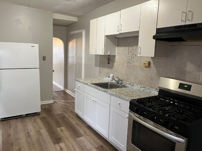 Building Photo - 20 Vine St