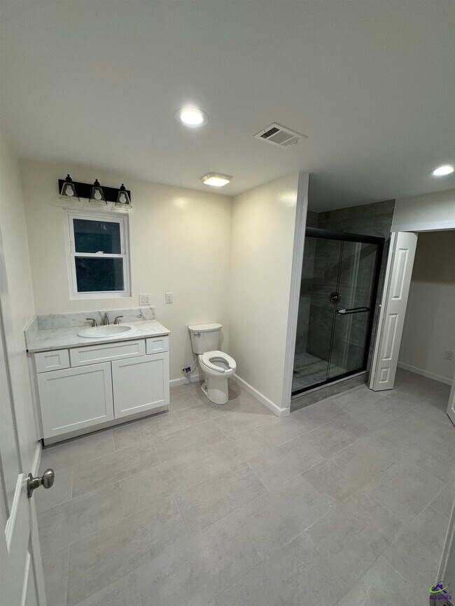 Building Photo - 104 Acorn Ridge Ct