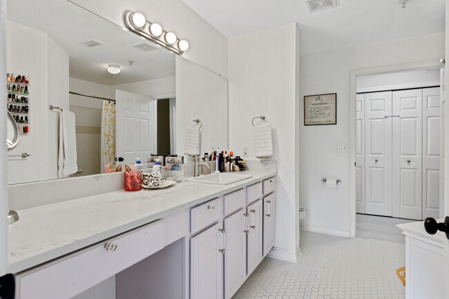 Building Photo - 2801 Chancellorsville Dr