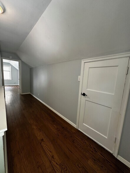 Building Photo - 5012 E 54th St