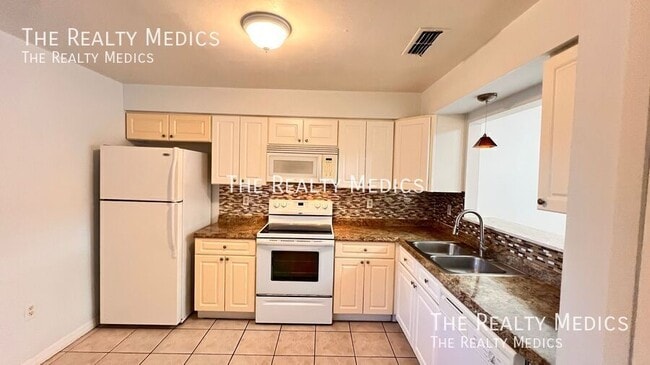 Building Photo - 7628 University Garden Dr