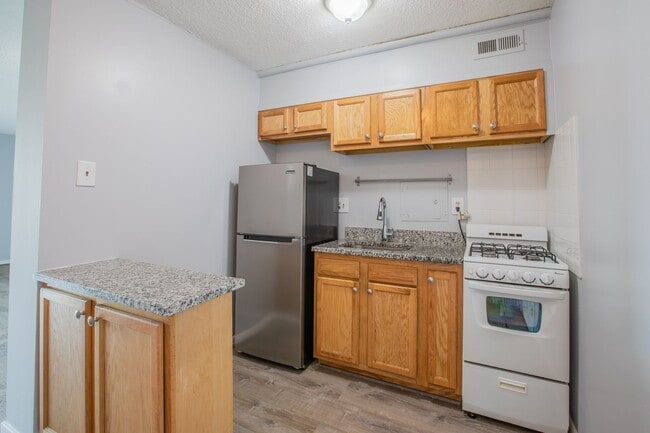 Building Photo - Charming Studio Condo in Southwest Waterfr...