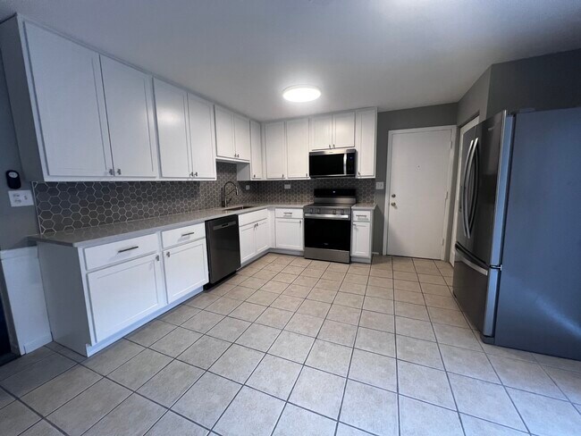 Building Photo - 516 Lincoln Ln
